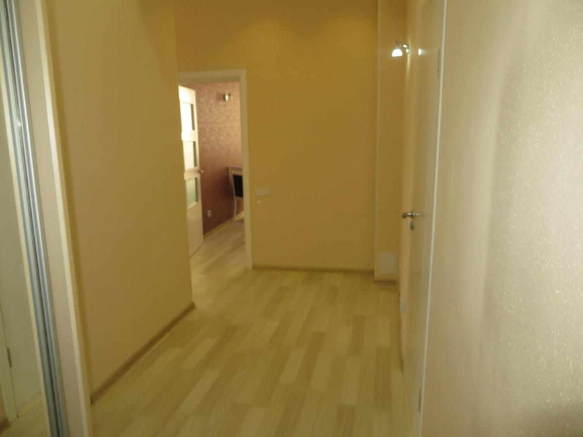 Yellow Apartment In The Center Of Bișkek Exterior foto